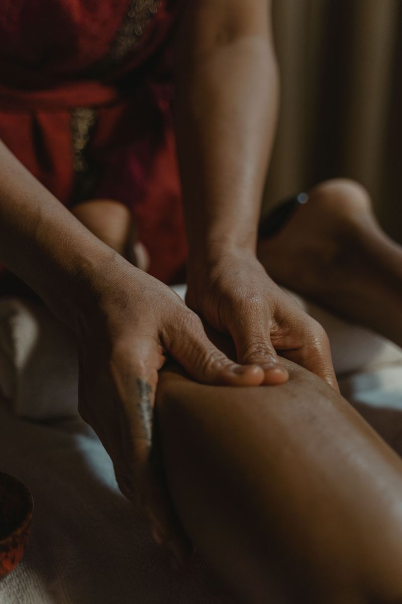 Geste de massage sur le corps