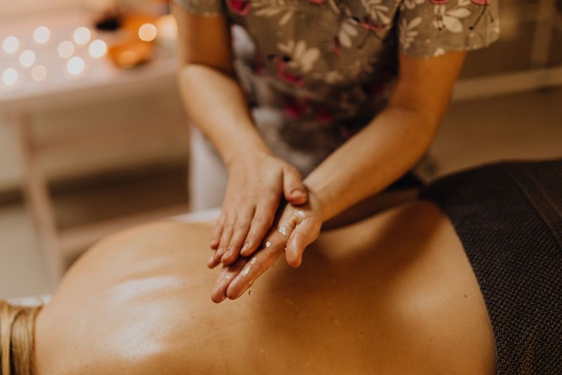 Massage à l'huile en gros plan